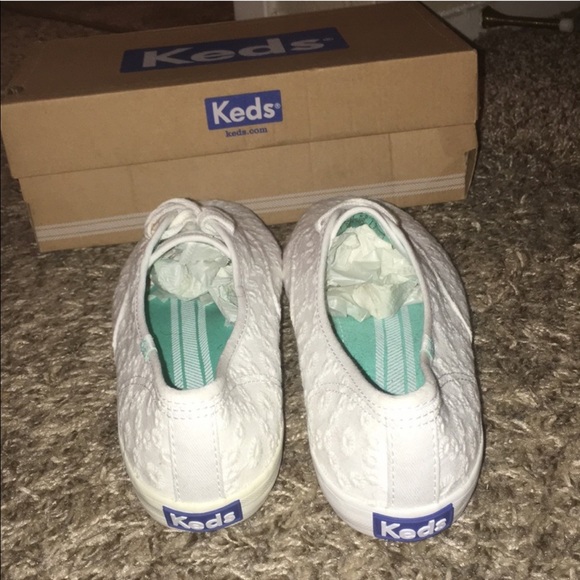 Less - Picture 3 of 3